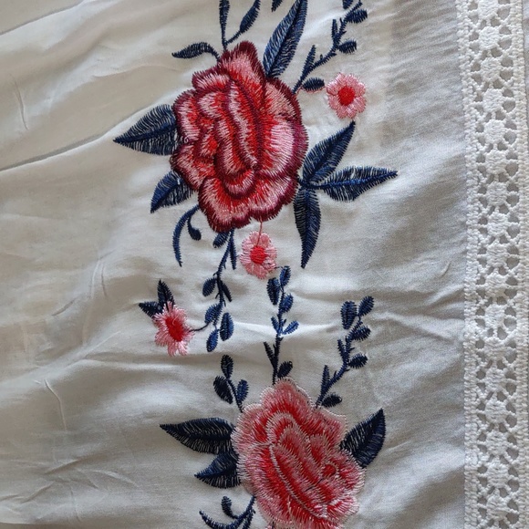 Forgotten Grace Embroidered Top - Picture 6 of 7